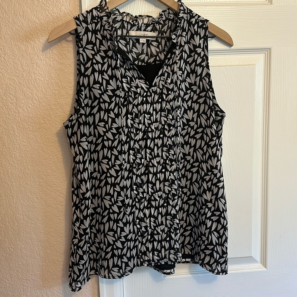 5 for $40. Bundle & Save! LOFT Petite Heart Neck Shell Size M
